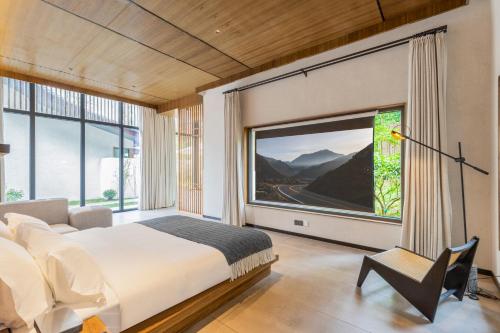 Qingcheng Mountain Jiuxipo · Mountain Stream Bamboo Forest Private Hot Spring Homestay in Dujiangyan