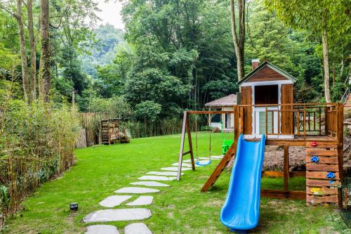 المنطقة المحيطة, Qingcheng Mountain Jiuxipo · Mountain Stream Bamboo Forest Private Hot Spring Homestay in Dujiangyan