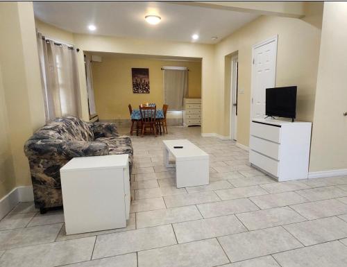 House in Niagara falls, Close to Clifton Hill, Casino and Horseshoe falls and with kitchen for 6 Guest, Niagara Falls (fotografie 8)