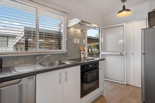 Huia Cottage - Taupo Holiday Home - image 2