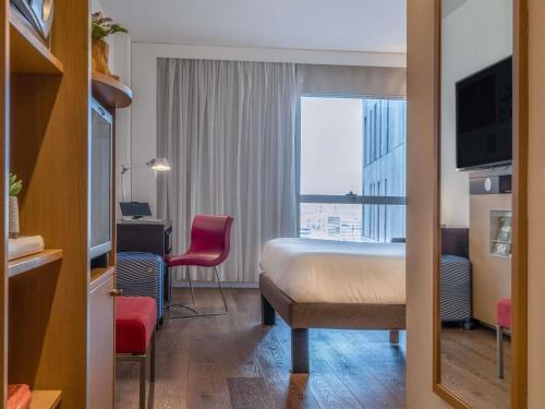 Novotel Barcelona City - image 2