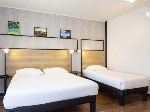 1 double bed, 1 twin bed
