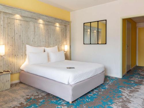 Mercure Millau Room Type - Classic Triple Room