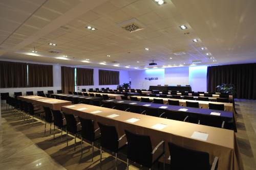 Hotel Acquaviva Del Garda - image 3