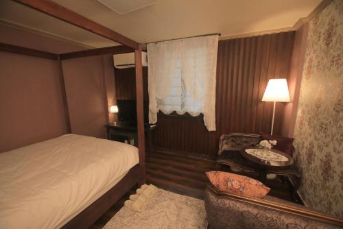 room detail thumbnail 0