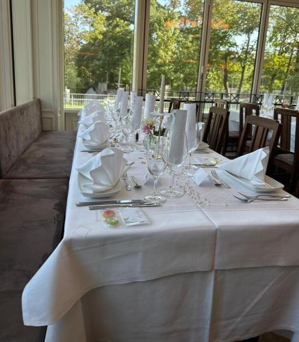 Étterem, Brauerei Gasthaus Lohhof im Munchner Norden, direkt an der S1, nahe vom Flughafen, Zentrum, A92, All in Unterschleissheim