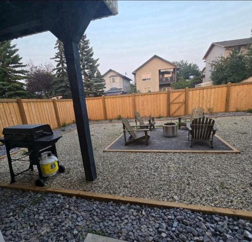 entire house THE BLUE DOOR with garage access in 大草原區