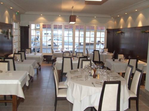 餐廳, Logis - Hôtel & restaurant Les Trois Fontaines (Logis - Hotel & restaurant Les Trois Fontaines) in 埃丹