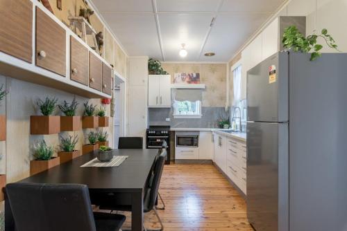 Boutique Double Room in Carramar - Close to Station & Shops - Shared Bathroom - Berala