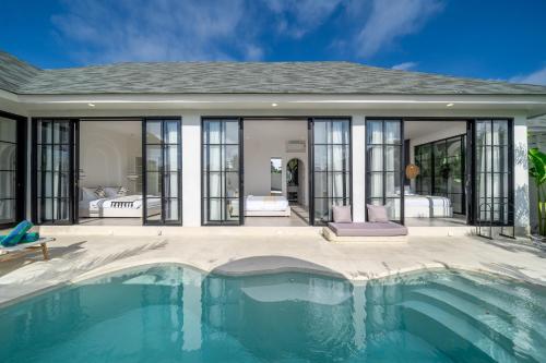 White Shell Villa 1 - Dive Into Luxury - Modern 3BR Villa with Large Pool