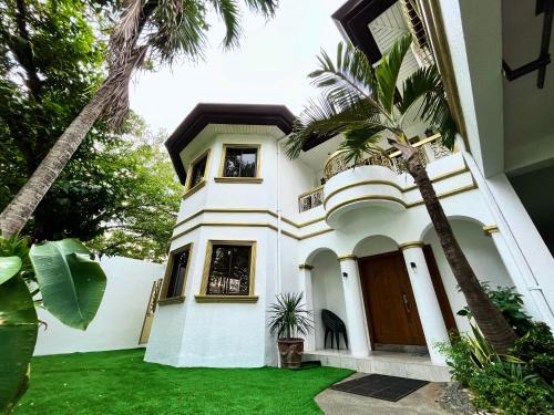 Elegant 5BR Home Near BGC, Manila