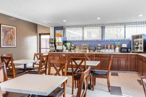 Quality Inn Aberdeen - image 5