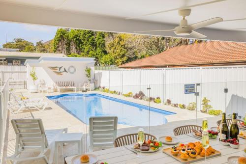 Shoal Shack 72, 72 Tomaree Rd - Pool, Pet Friendly, Wi-Fi, Air Con, Linen – khách sạn tại Vịnh Shoal