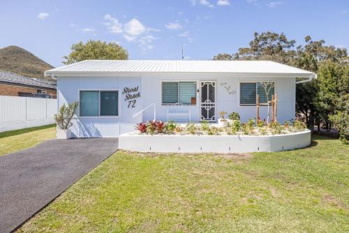 Shoal Shack 72 72 Tomaree Rd - Pool Pet Friendly Wi-Fi Air Con Linen - image 3