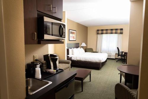 Country Inn & Suites by Radisson Elizabethtown KY - image 3