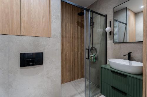 Przytulne Studio Sikorskiego Balkon i Parking by Noclegi Renters - image 3