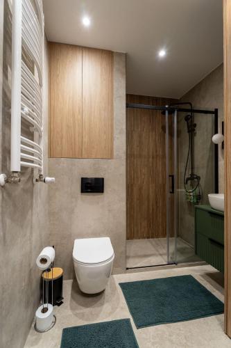 Przytulne Studio Sikorskiego Balkon i Parking by Noclegi Renters - image 4