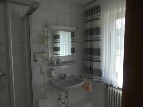 Bathroom, Hotel Schoos in Fleringen