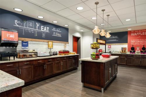 Hampton Inn & Suites - Pittsburgh/Harmarville PA - image 9