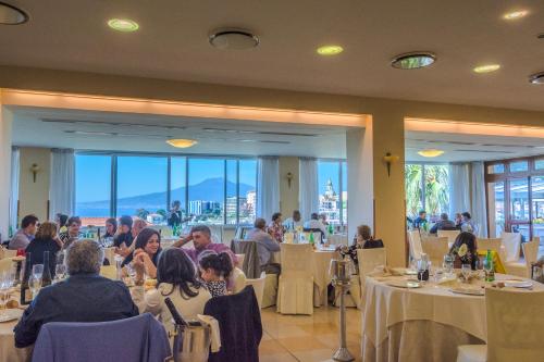 Grand Hotel Moon Valley - image 3