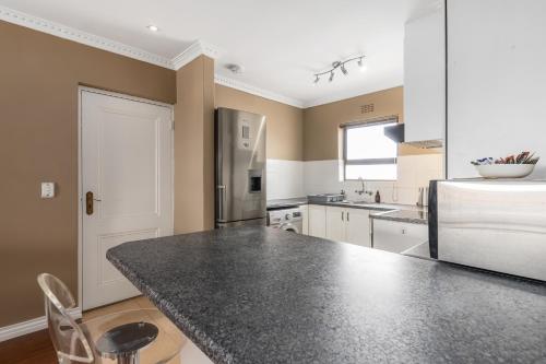 Blouberg Seaside Escape - Modern Comfort and Braai - image 5