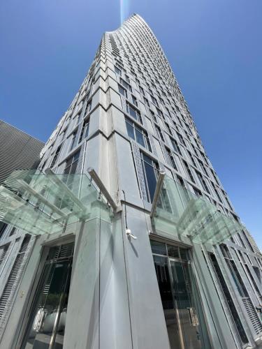 2BR In The World-Famous Twisted Skyscraper, Dubaj (zdjęcie 2)