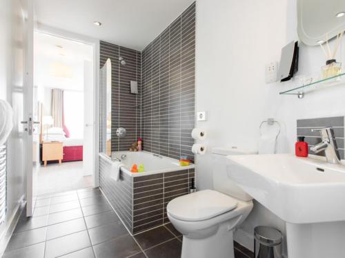 PREMIER SUITES Liverpool - image 5