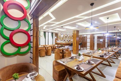 Restaurant, Accom Hotel in Mechi