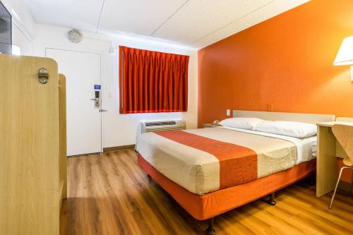 Motel 6 Tempe, AZ – Phoenix Airport – Priest Dr Room Type - Queen Room