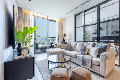 Close to Dubai Miracle Garden, Dubai Autodrome, and Sports City, with JVT Community Park just steps away - The Ivy, Jumeirah Village Triangle by Deluxe Holiday Homes, Dubai