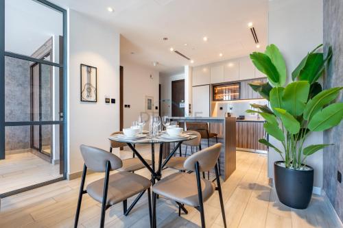 Close to Dubai Miracle Garden, Dubai Autodrome, and Sports City, with JVT Community Park just steps away - The Ivy, Jumeirah Village Triangle by Deluxe Holiday Homes, Dubaï (photo 8)