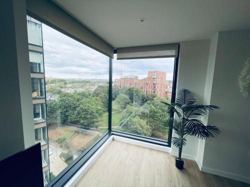 City Sky View Centre Luxe Apartment - 2 Bedrooms, Manchester (photo 9)