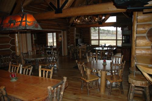The Hatchet Resort - 레스토랑