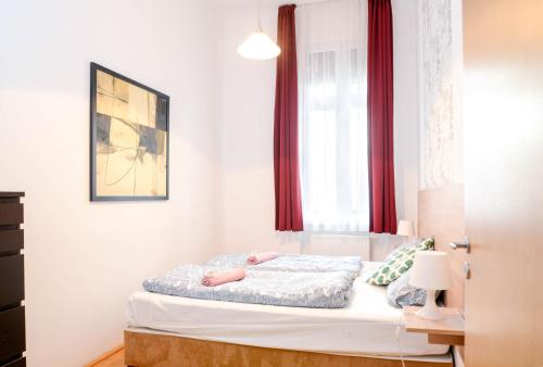 Gozsdu Haven Gem Central 3BR w Nightlife Nearby, Budapešť