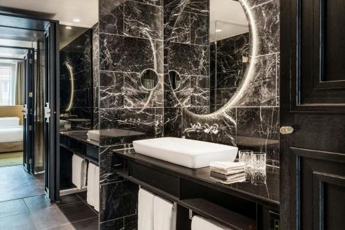 Roomers Munich Autograph Collection - image 22