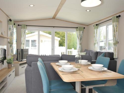 Exterior view, Eden Way 47 in Par