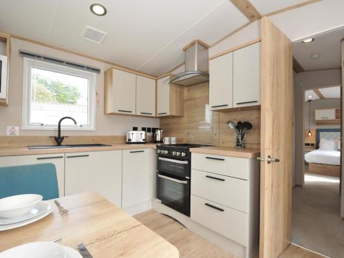 Exterior view, Eden Way 47 in Par