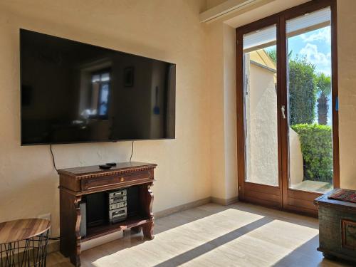 Facilities, Villa Ida Fruh by Holap SA in Monti Trinita