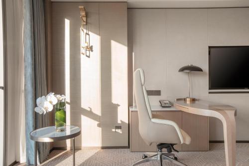 room detail thumbnail 2