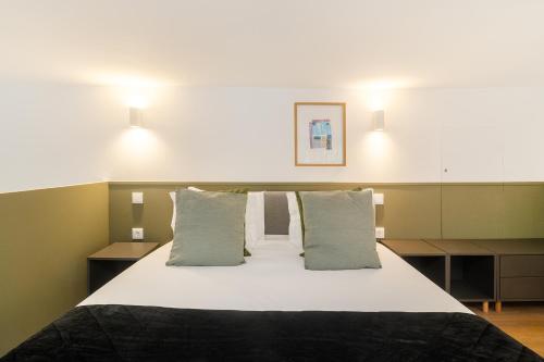 WHome Lisbon's Elite A Stylish & Modern Studio w Patio, Lisbon (photo 8)