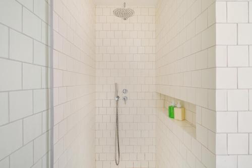 WHome Lisbon's Elite A Stylish & Modern Studio w Patio, Lisbon (photo 9)