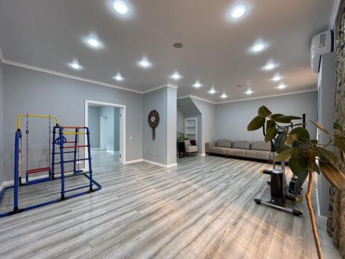 Instalaciones, Kungey Foothills in Besh Kungei