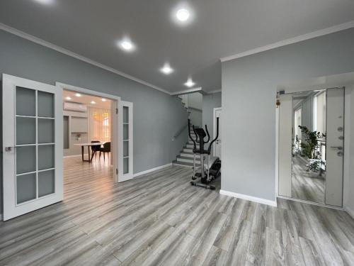 Instalaciones, Kungey Foothills in Besh Kungei