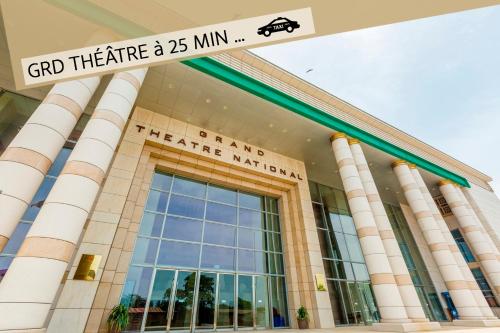 La MAISON BLANCHE - C - CENTRAL - CALME - WIFI - White Butterfly Hostel in Ouakam