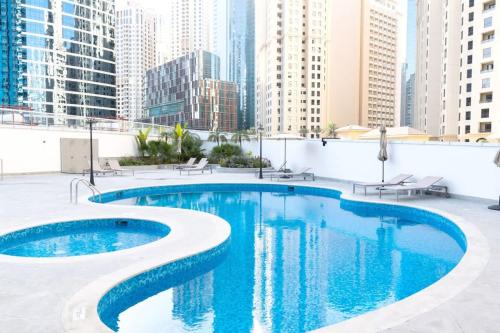 Continental Tower Stylish 2BR and Private Hot Tub, Dubai (photo 4)