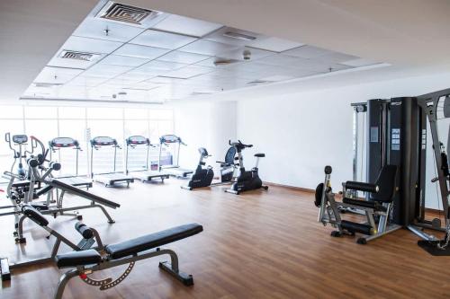 Continental Tower Stylish 2BR and Private Hot Tub Dubai