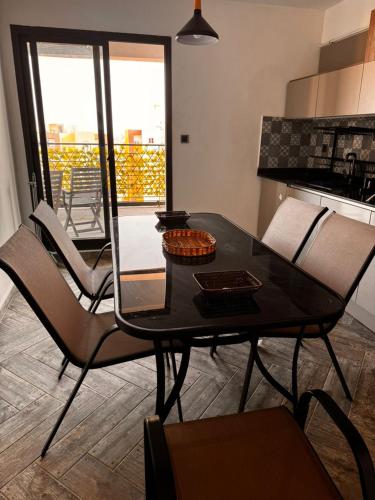 virtuve, Duplex Azure Sylva in Douar Bel Gaid