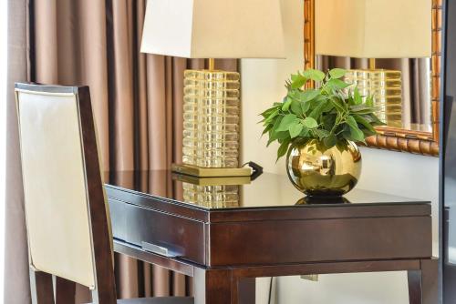 Luxury Living Views and Free Pool at JW Marriott Dubai Marina - image 5