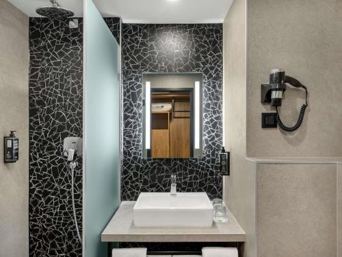 Ibis Budapest Heroes Square - image 3