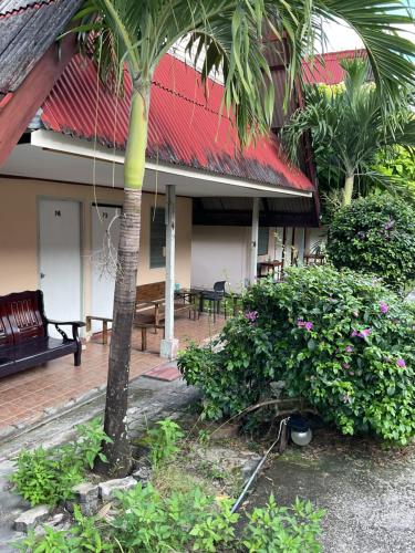 room detail thumbnail 2